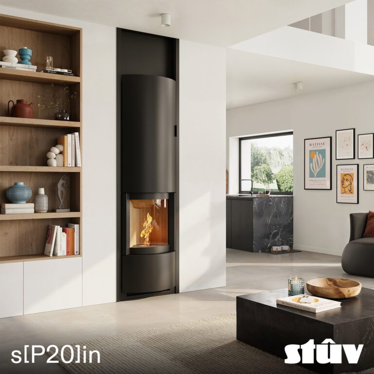 Insert à pellets Stûv sP20-in avec montants rehausse jusqu'au plafond, séjour de jour